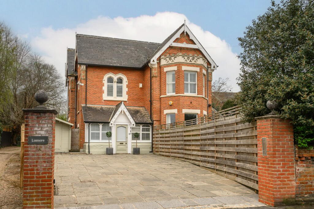 House in Weybridge - View 2