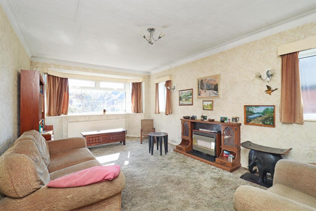 High Elm Drive, Hale Barns photo 2