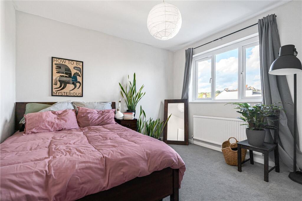 Apartment in London - More