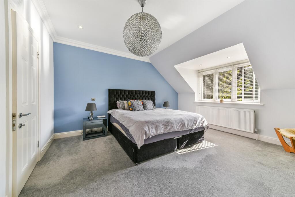 House in Croydon - More