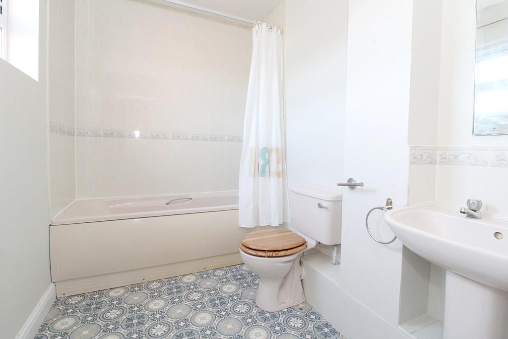 Apartment in Coventry - More