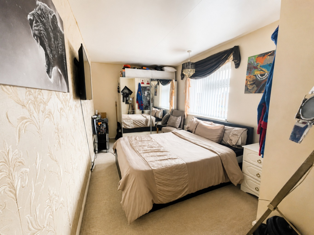 House in Luton - View 4