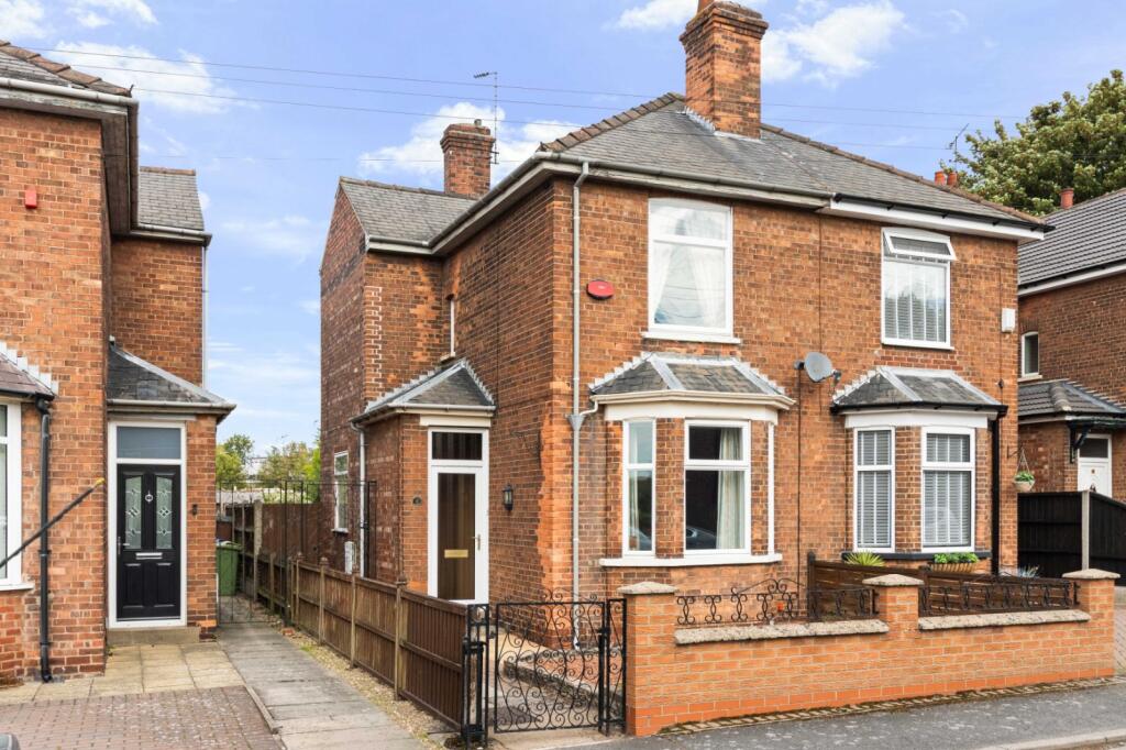 Main image of property: Lea Road West, Gainsborough, Lincolnshire, DN21