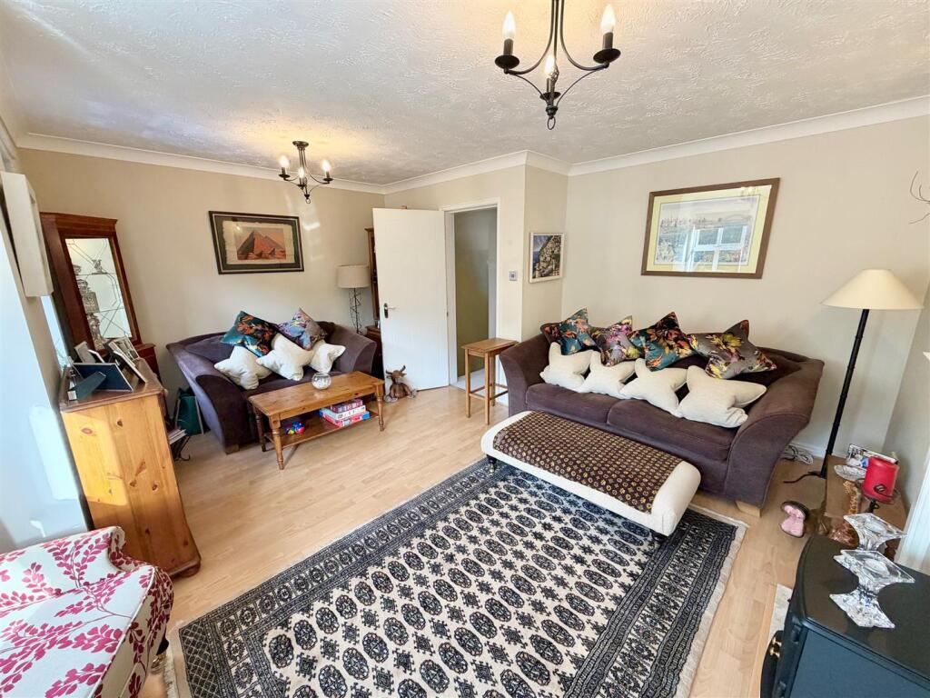 Dunmaston Avenue, Timperley, Altrincham – další