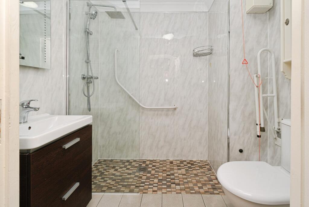 Apartment in Knowsley, Liverpool City Region - More