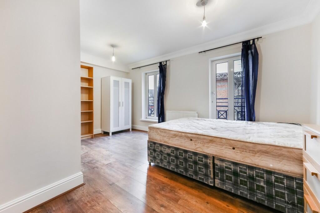6 bedroom semi-detached house for rent