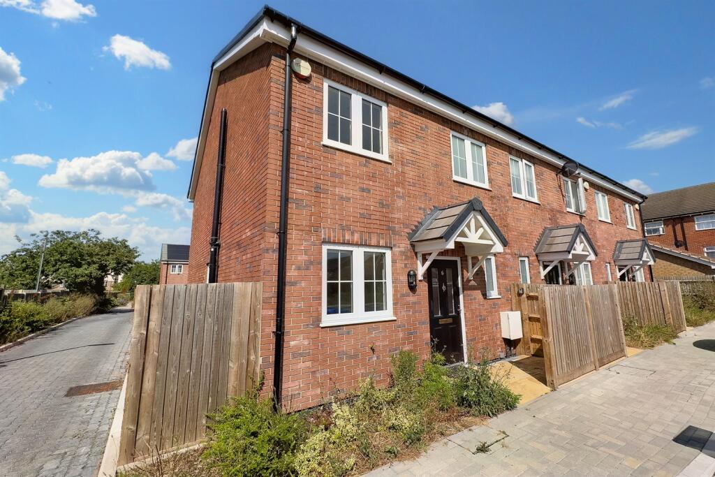 Main image of property: 3 bedroom End of Terrace House in East Hall Close, Sittingbourne