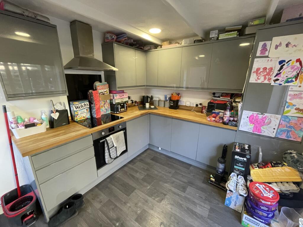 189 Blue Hill Lane, Leeds LS12 4PD photo 4