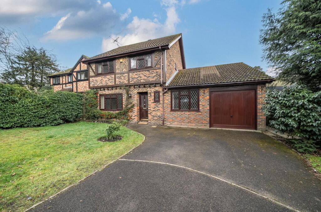 Main image of property: Lyndhurst Close, Bracknell, Berkshire, RG12