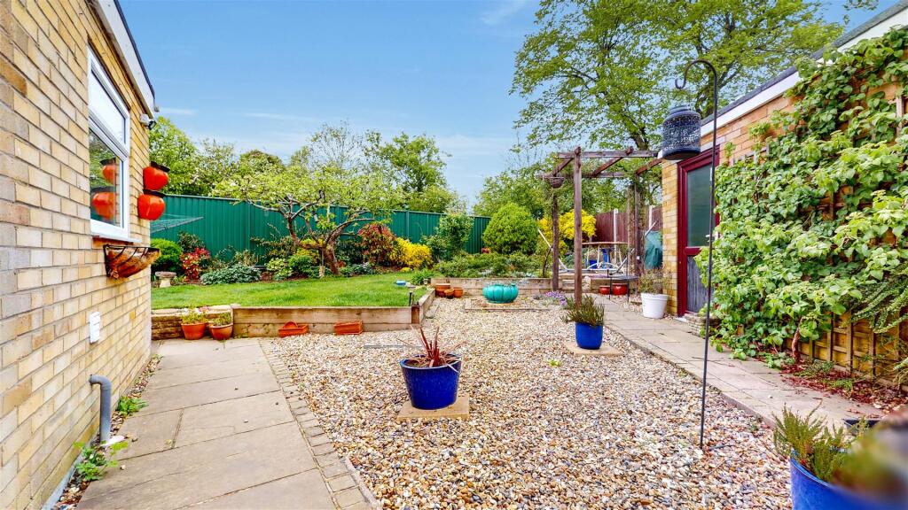 Browning Crescent, Bletchley, Milton Keynes photo 3