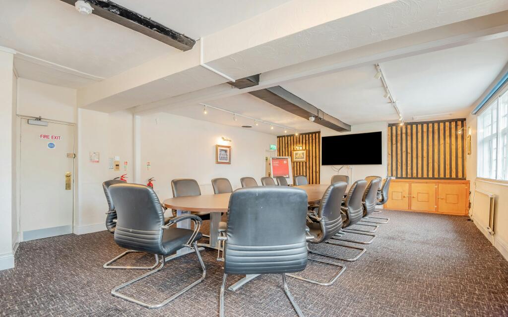 8685242-interior20.jpg