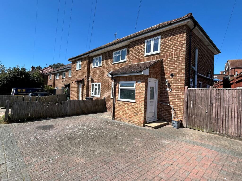 2-bed semi-detached on Buxton Drive, Bexhill on Sea, TN39, £250,000