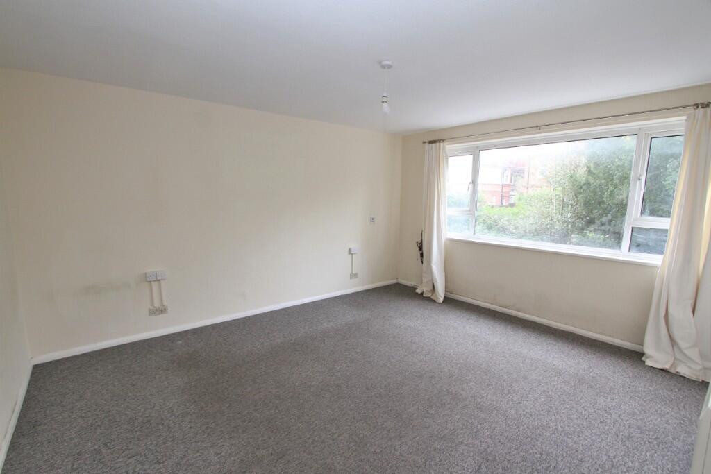 Apartment in Eastbourne, East Sussex - View 2