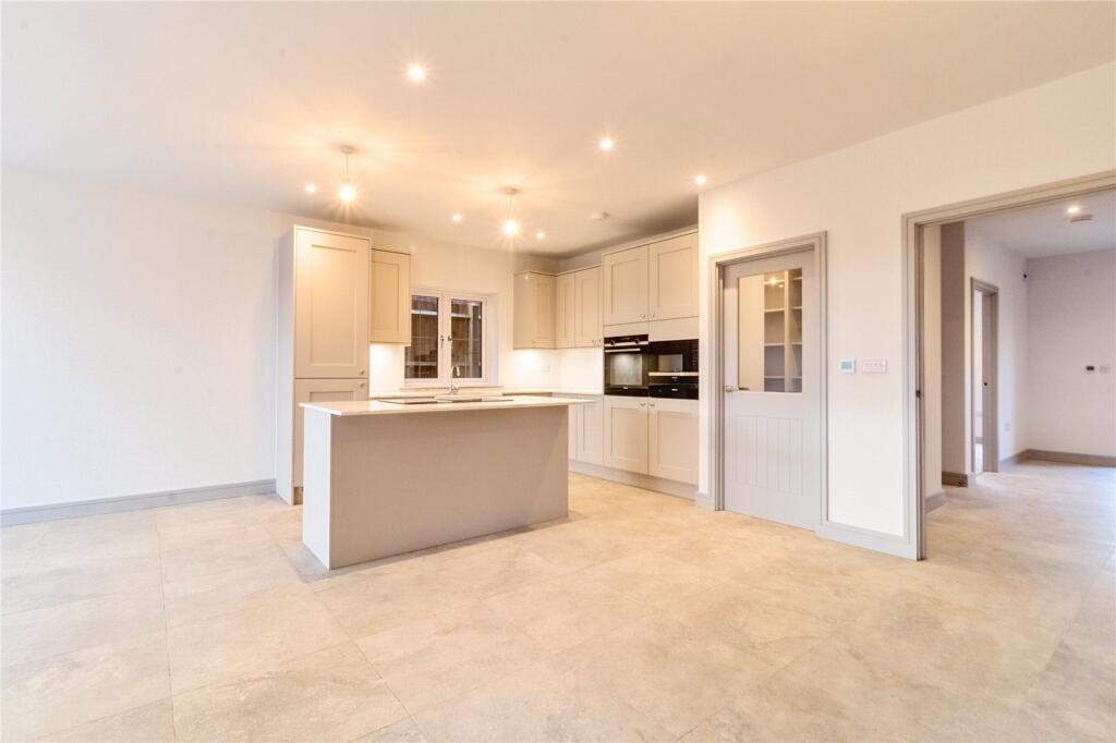 Alexander Gardens, London Road, Binfield photo 4