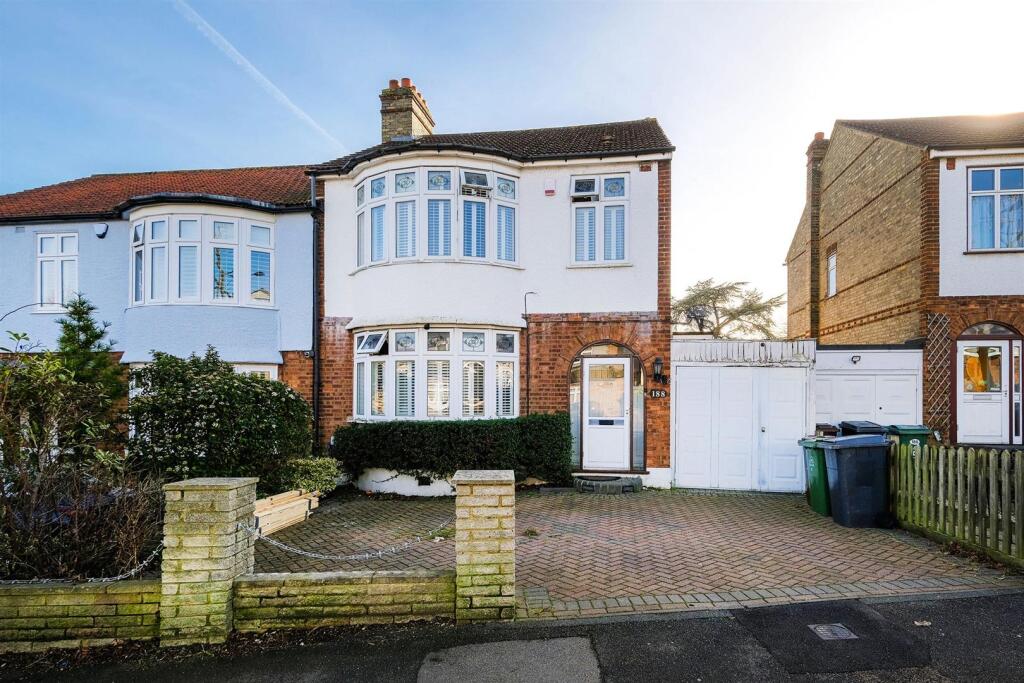 Main image of property: The Avenue, Highams Park