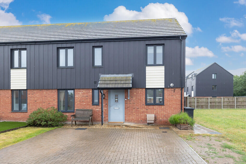 3-bed semi-detached on Wainscot Drive, Bradwell, Great Yarmouth, £270,000