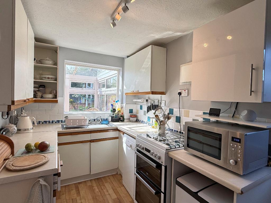 House in Horsham, Upper Beeding - More
