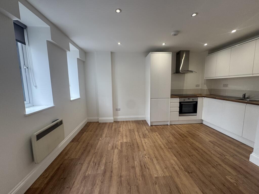 Apartment in Hemel Hempstead - View 2