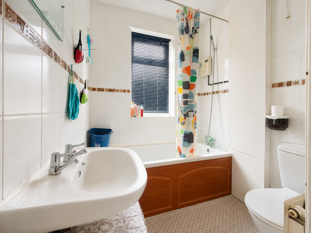 Apartment in Luton - More