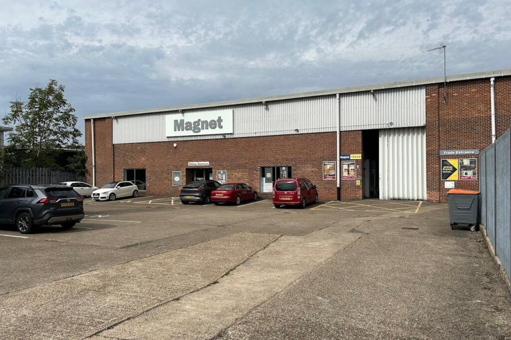 Main image of property: 6 King Street Lane, Winnersh, Wokingham, RG41 5AS