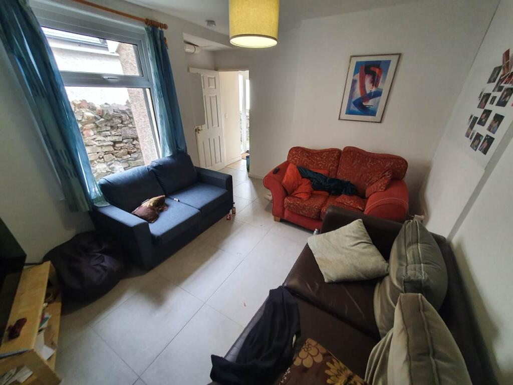 House in Cardiff, Maindy, Cathays - More