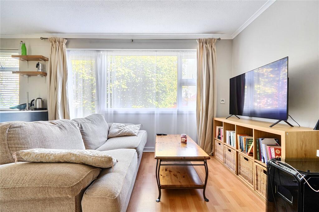 Apartment in Hemel Hempstead - View 3