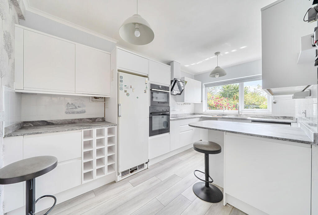 House in Tewkesbury, Bishop's Cleeve - View 2