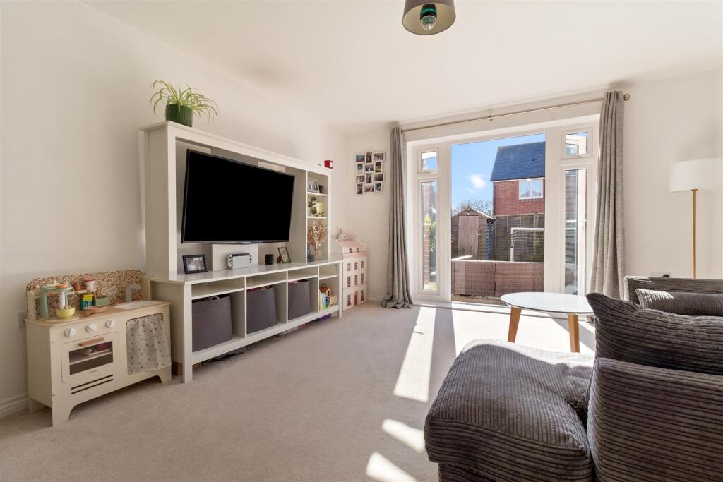 Oaksheath Gardens, Worthing photo 4