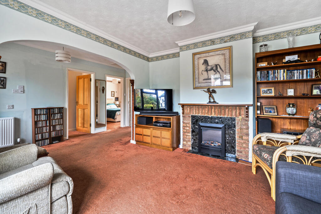 Old Shaw Lane, Swindon, SN5 photo 4