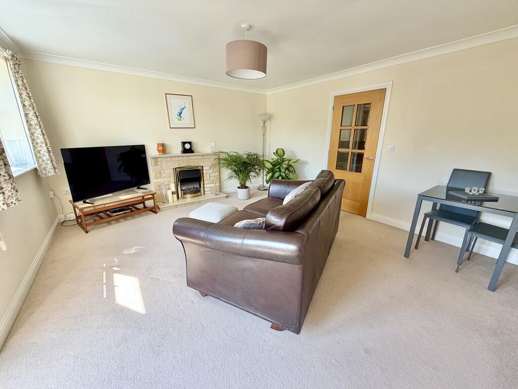 Apartment in Broadstone, Bournemouth, Christchurch and Poole - More