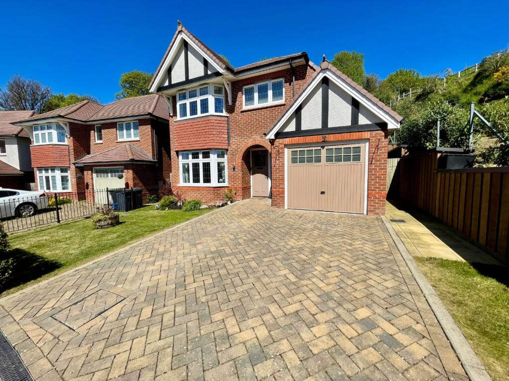 Main image of property: Armstrong Road, Luton, Bedfordshire, LU2 0FX
