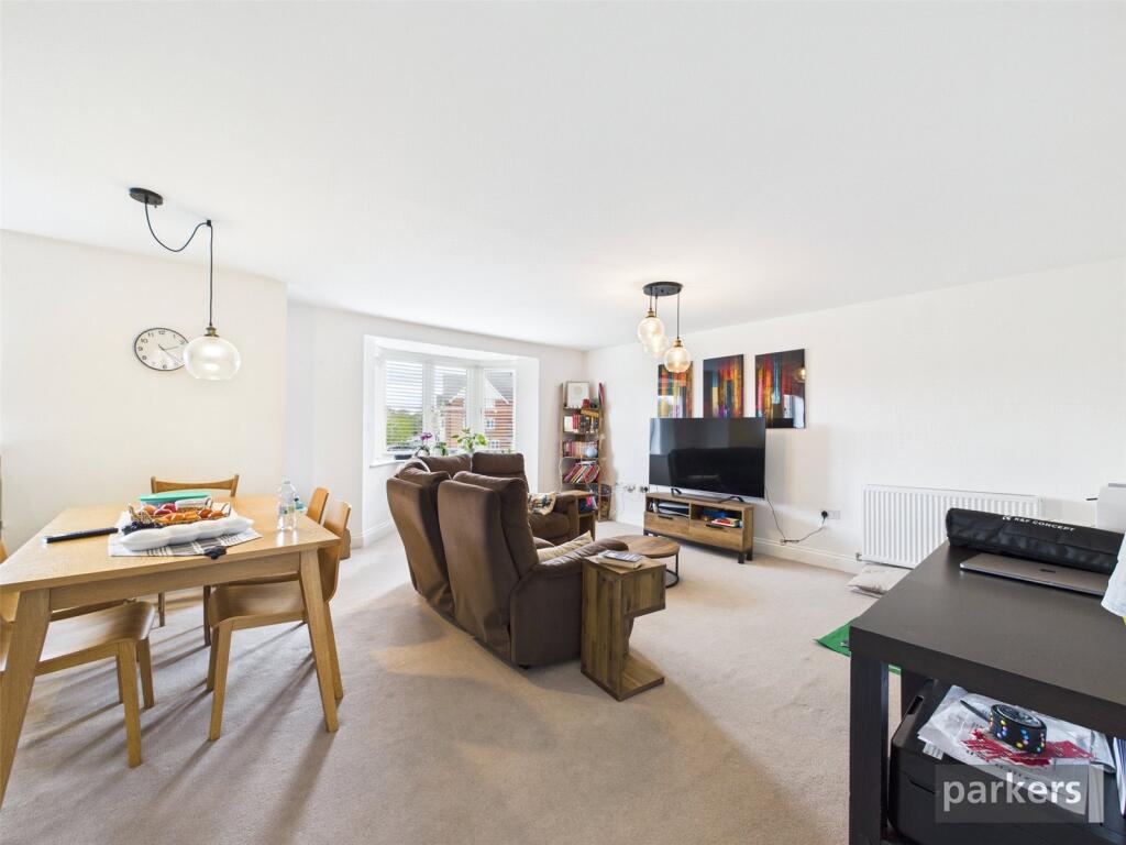 Elm Drive, Woodley, Reading, Berkshire, RG5 photo 4