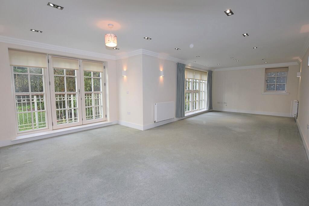 Apartment in Hemel Hempstead - View 3