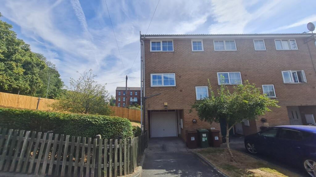 Main image of property: Cliff Park Avenue, Wakefield, West Yorkshire, WF1
