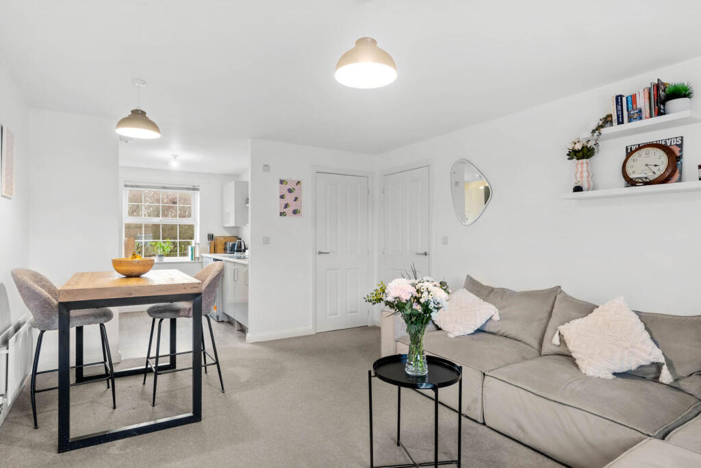 Apartment in Warwick, Bishop's Tachbrook - View 3