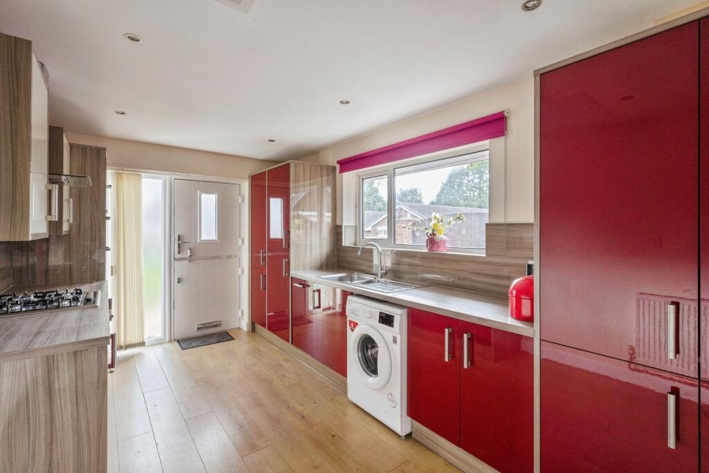 House in Doncaster, Rossington - View 2