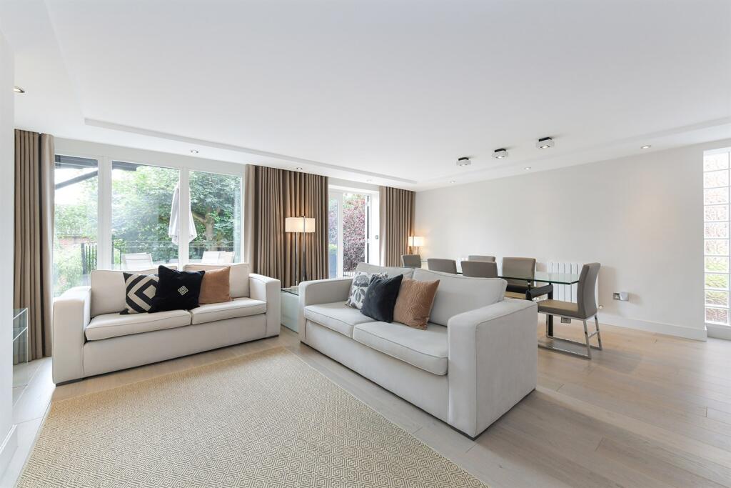 Main image of property: Cavendish Place, The Park, NG7