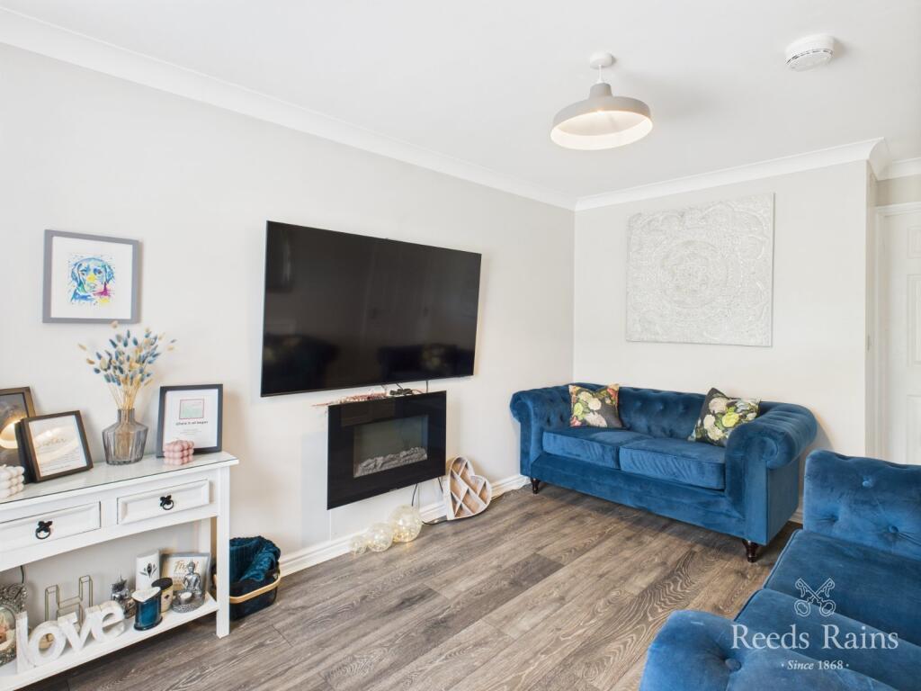 Kestrel Court, Newton Aycliffe, Durham, DL5 photo 2