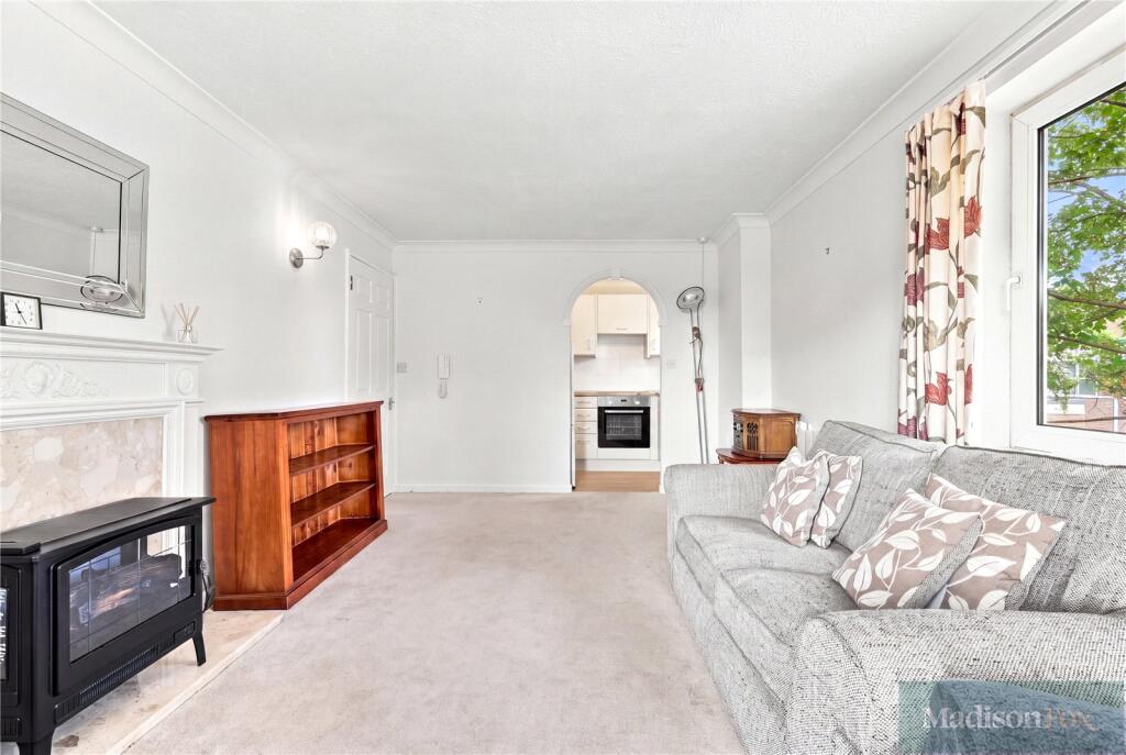 Apartment in Epping Forest, Loughton - View 3