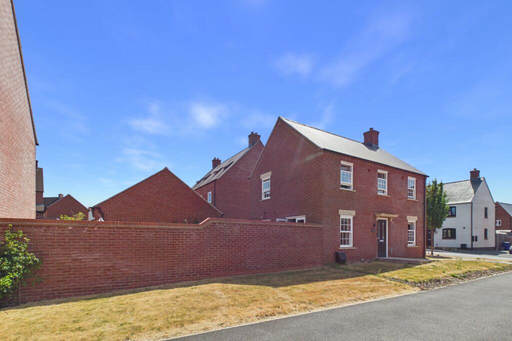 House in Towcester, West Northamptonshire - View 2