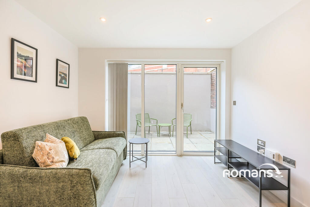 Apartment in Reading - View 5