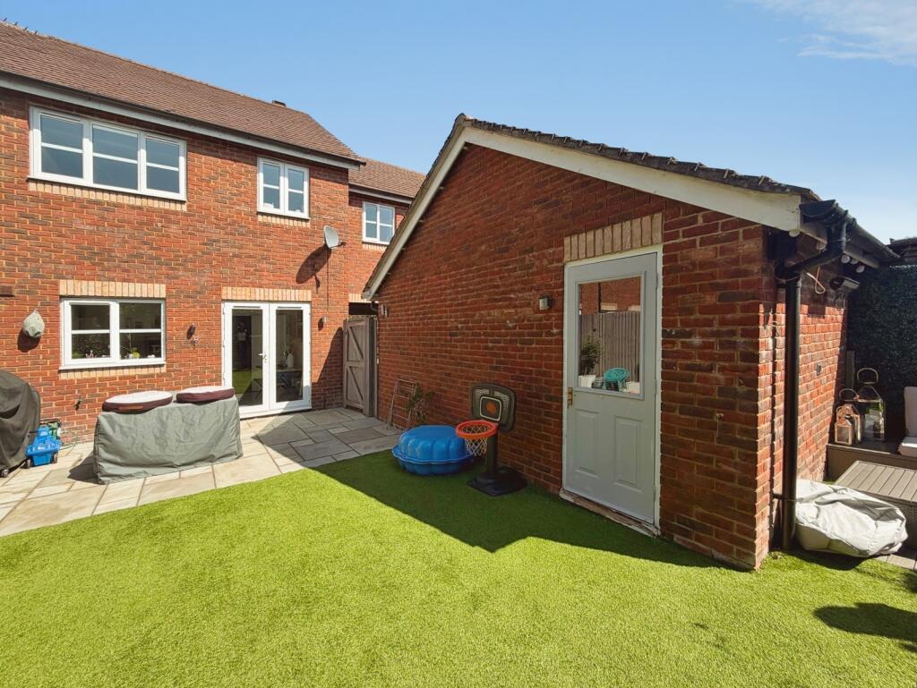 House in Bracknell, Warfield - View 5