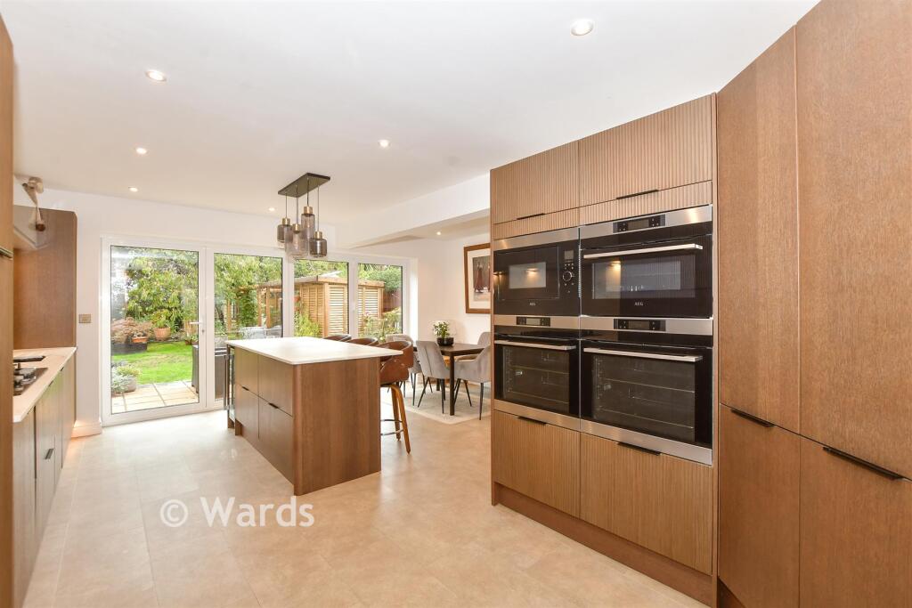 5-bed detached on St. Nicholas Road, Littlestone, Kent, £479,000