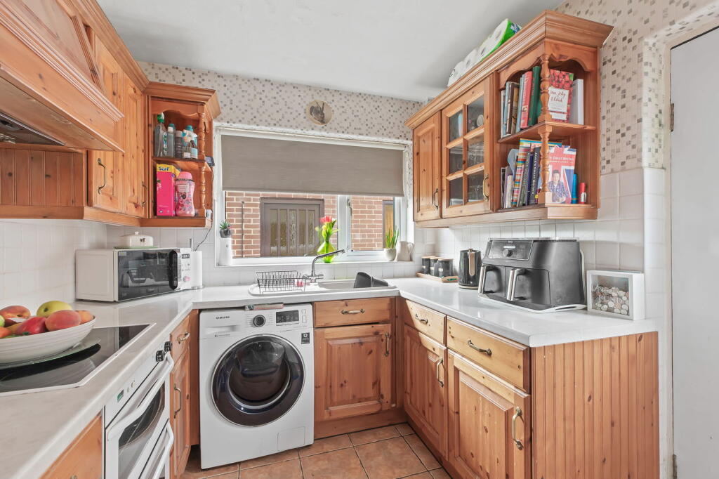 Additional image 9 of Oakfield Avenue, Gilstead, Bingley, BD16 4RA