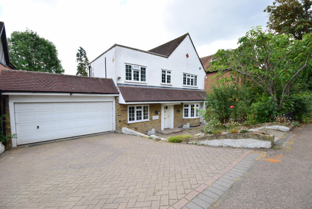 Main image of property: High Road, Loughton, Essex, IG10