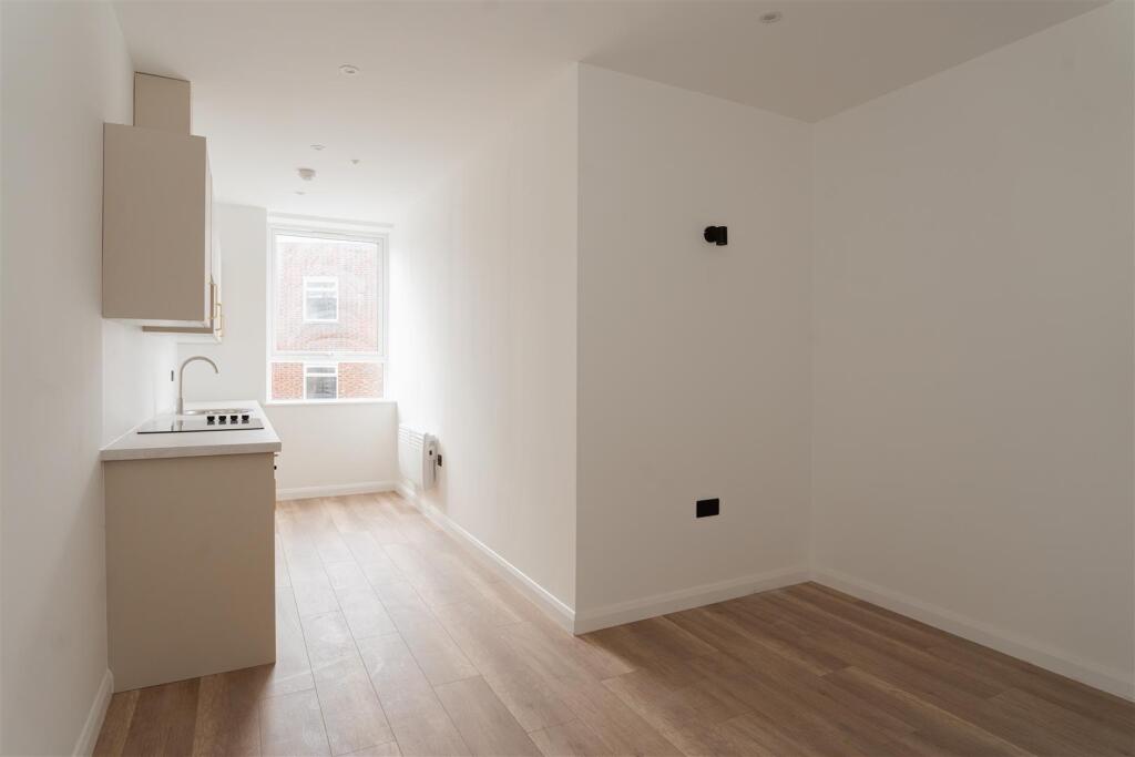 Flat 6 - 2.jpg