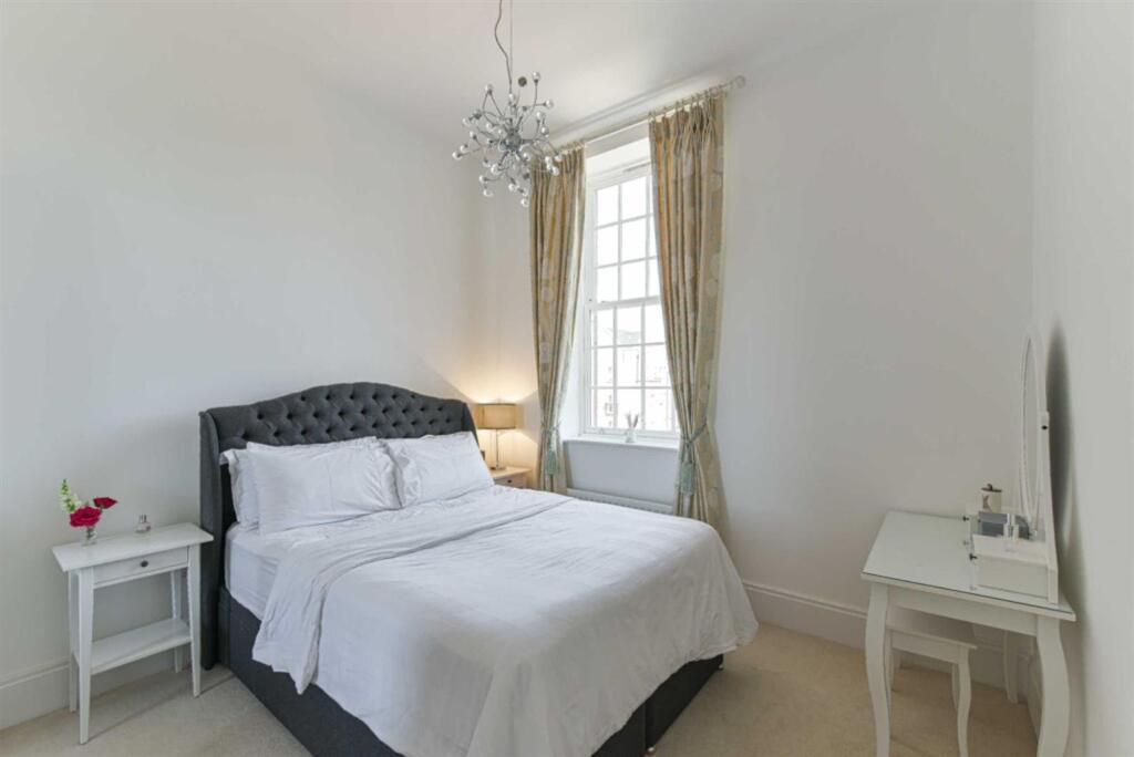 Apartment in Kingston upon Thames - View 5