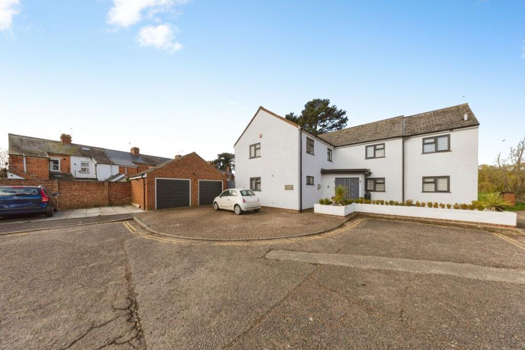 Main image of property: Castle Meadow Close, Newport Pagnell