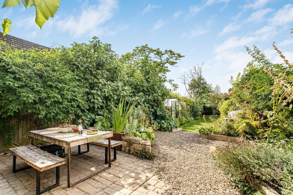 House in Gloucester - View 4