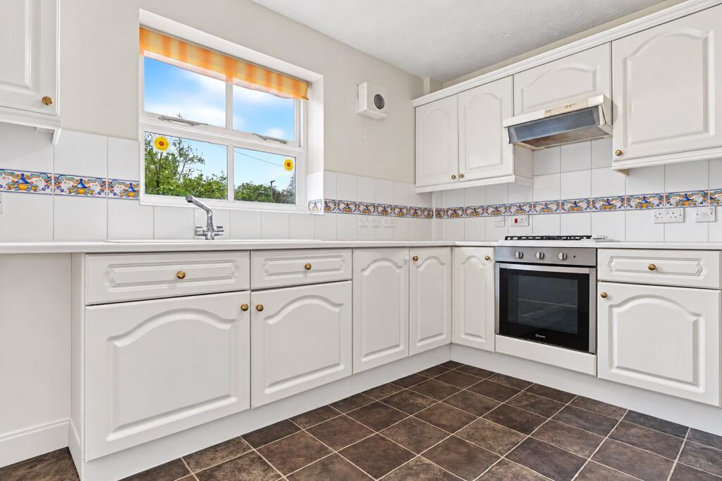 Pasture Close, Raybrook Park, Rodbourne, Swindon, SN2 photo 2
